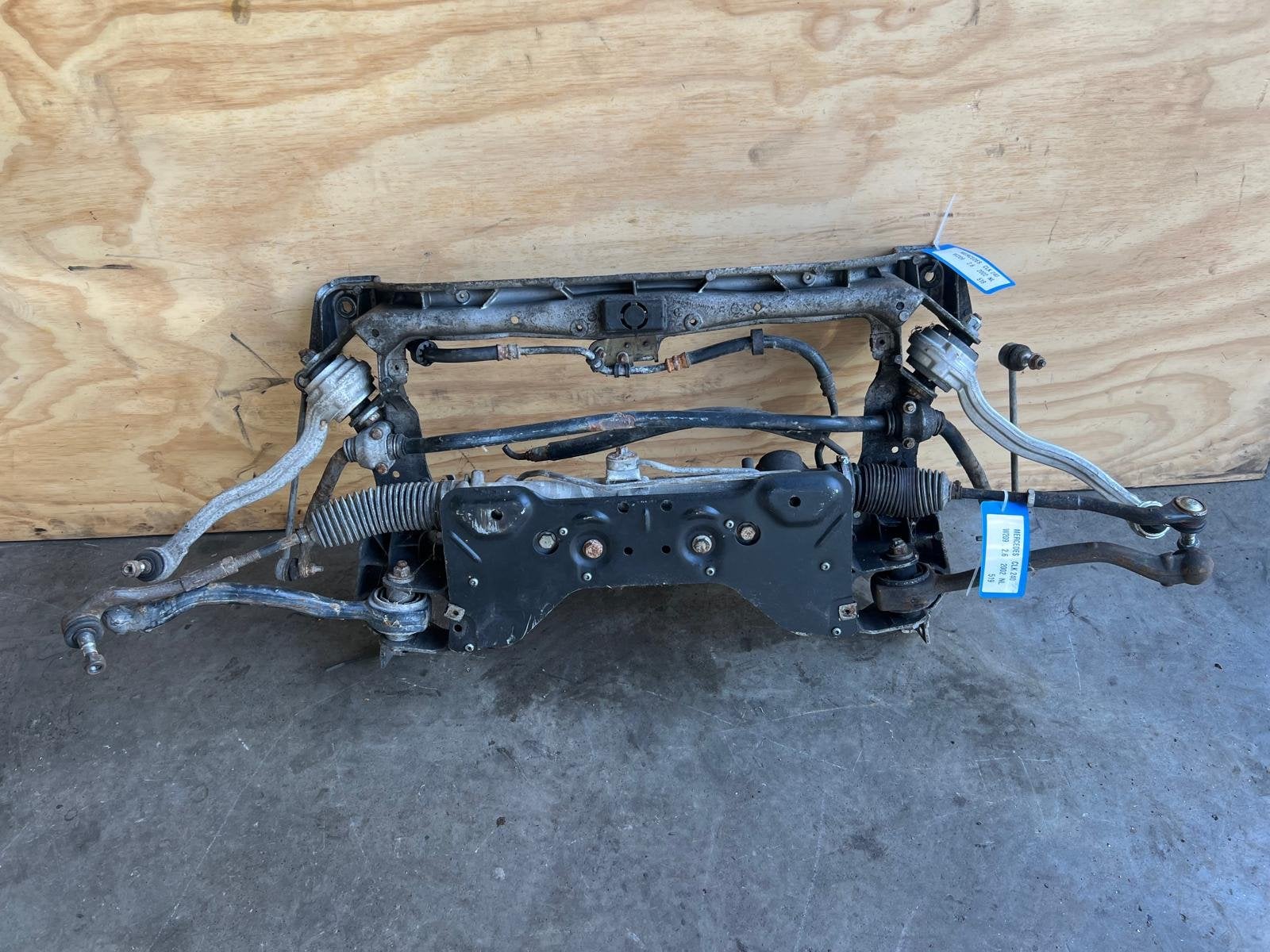 Berceau inf rieur avant Mercedes-Benz CLK W209 (2002-2009), Mercedes-Benz AG, Mercedes-Benz, Utilisé, Mercedesstrasse 120
70372  Stuttgart, DE