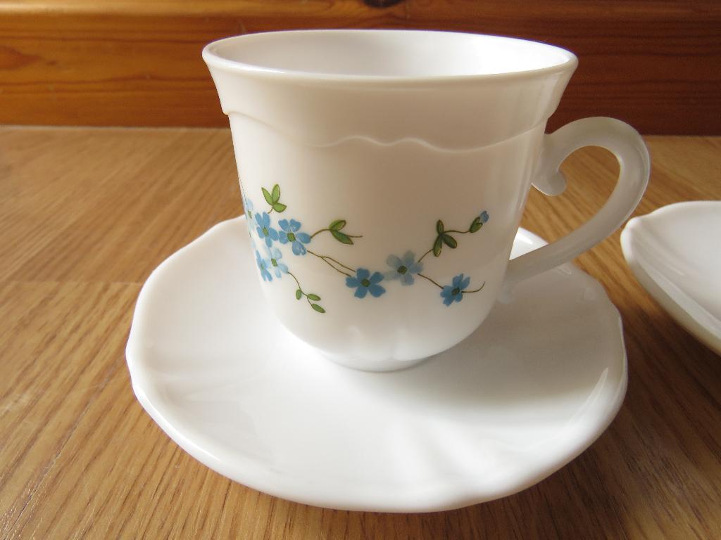 vintage arcopal 2 tasses sous tasse motifs veronica myosotis, Maison & Meubles, Cuisine | Vaisselle, Comme neuf, Tasse(s) et/ou soucoupe(s)