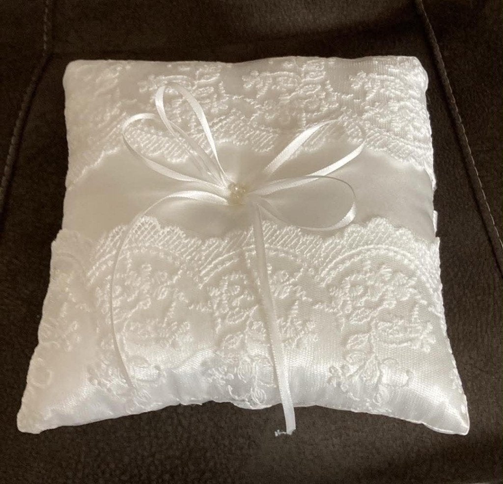 Mooi trouwringkussen, Bijoux, Sacs & Beauté, Bagues, Enlèvement, Blanc