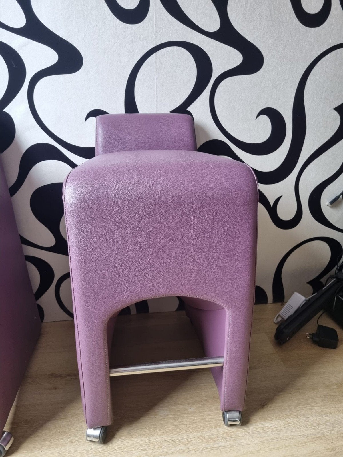 set van 2 paarse krukken, Huis en Inrichting, Ophalen