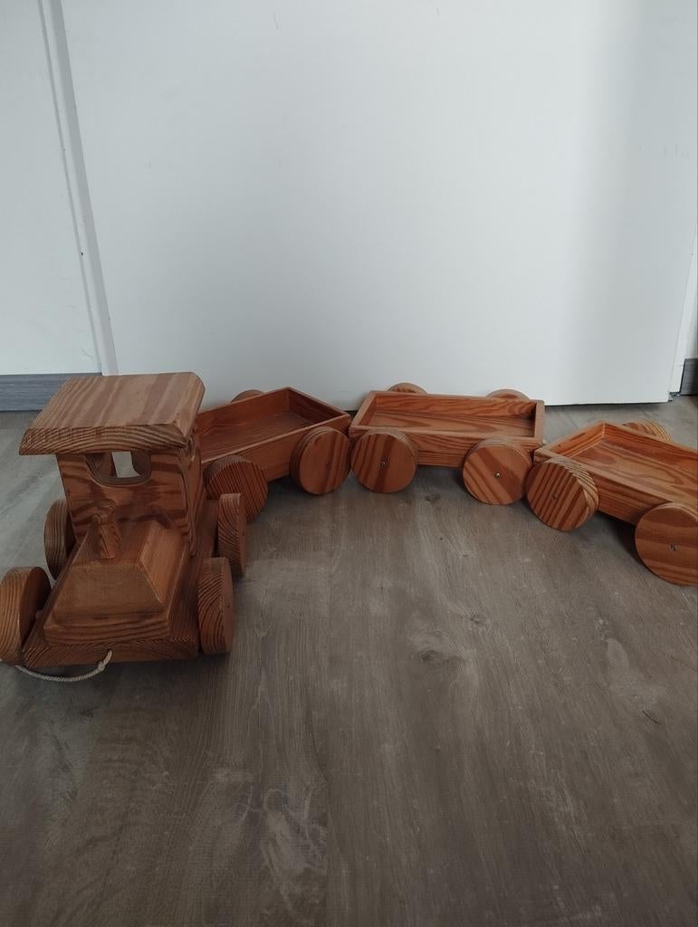 Houten, grote trein, Enlèvement