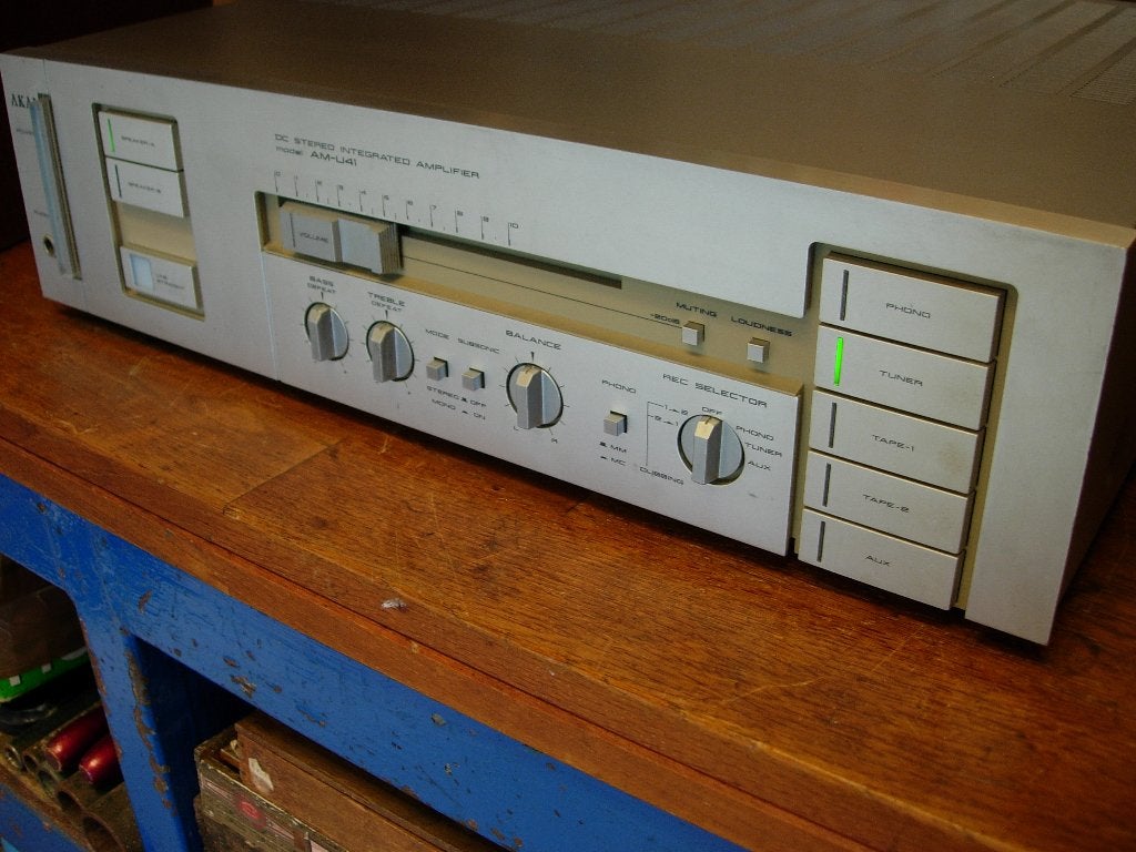 Ampli Révisé Akai AM-U41 2 x 55 W 8 OHMS 1982-83, Enlèvement, Reconditionné, Stéréo, 60 à 120 watts