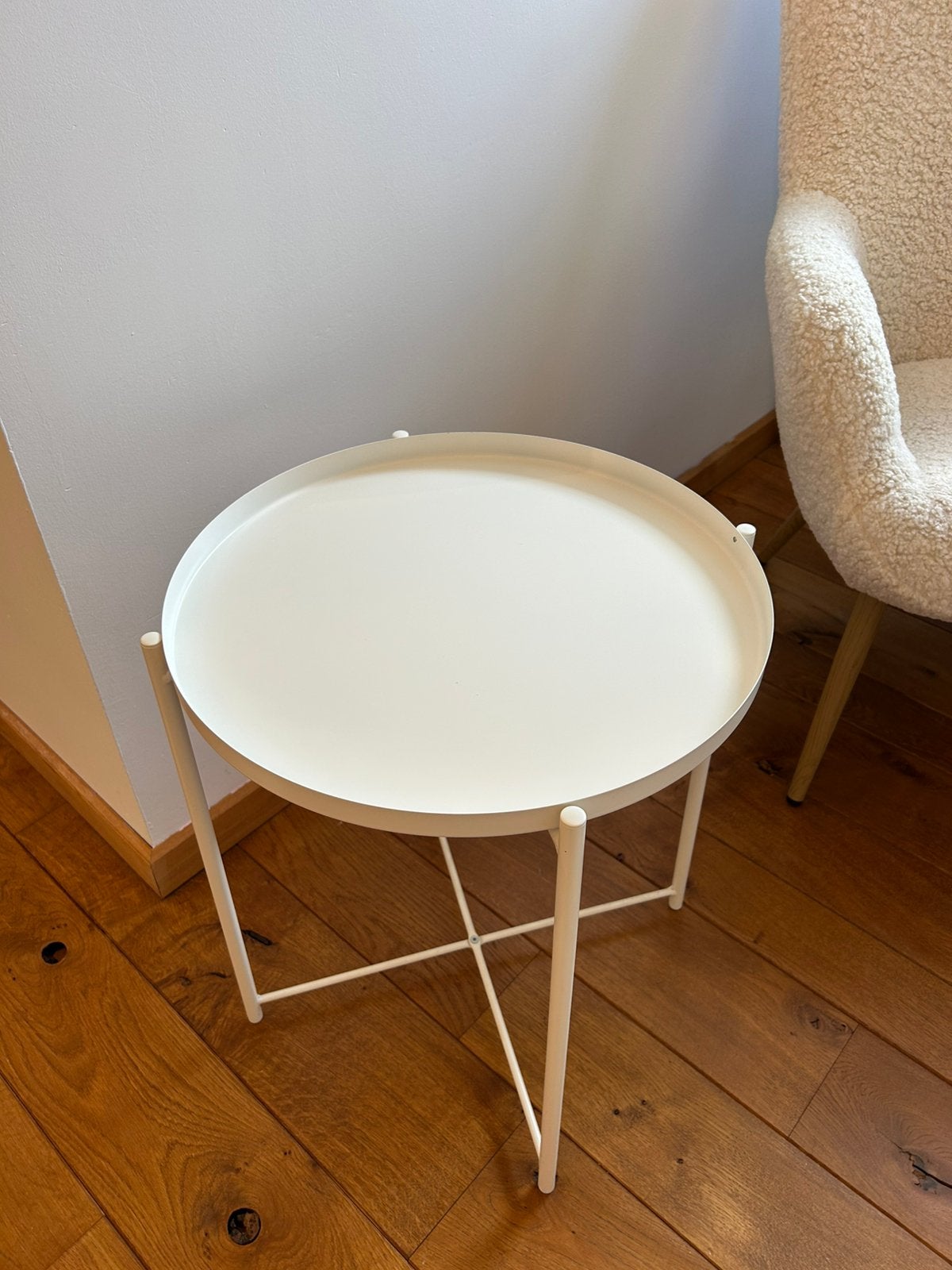 Table Ikea modèle GLADOM, Rond, Moins de 55 cm, Enlèvement, Autres matériaux