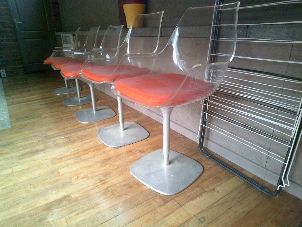 CHAISES VINTAGE PLEXIGLASS, Antiquités & Art, Antiquités | Meubles | Chaises & Canapés, Enlèvement