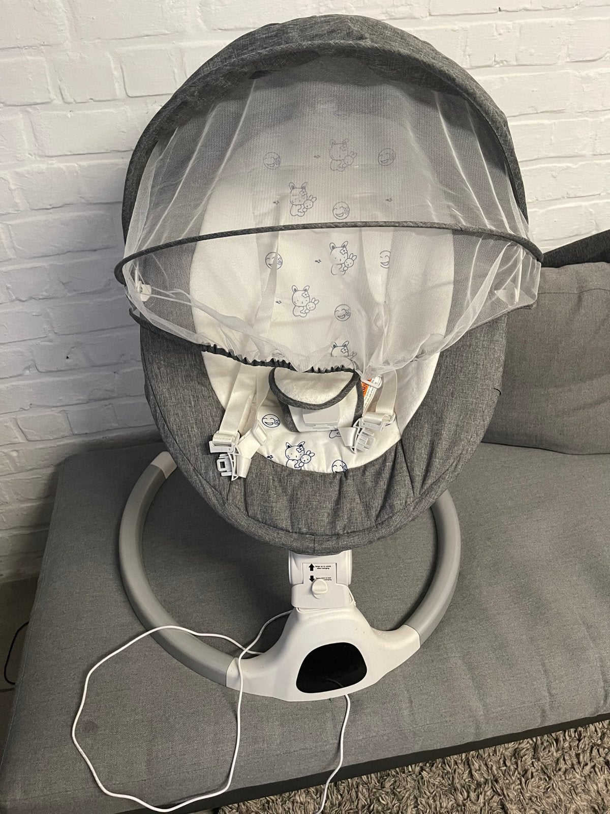 Chaise haute pour bébé avec 4 vitesses et musique., Enfants & Bébés, Relax bébé, Enlèvement, Comme neuf