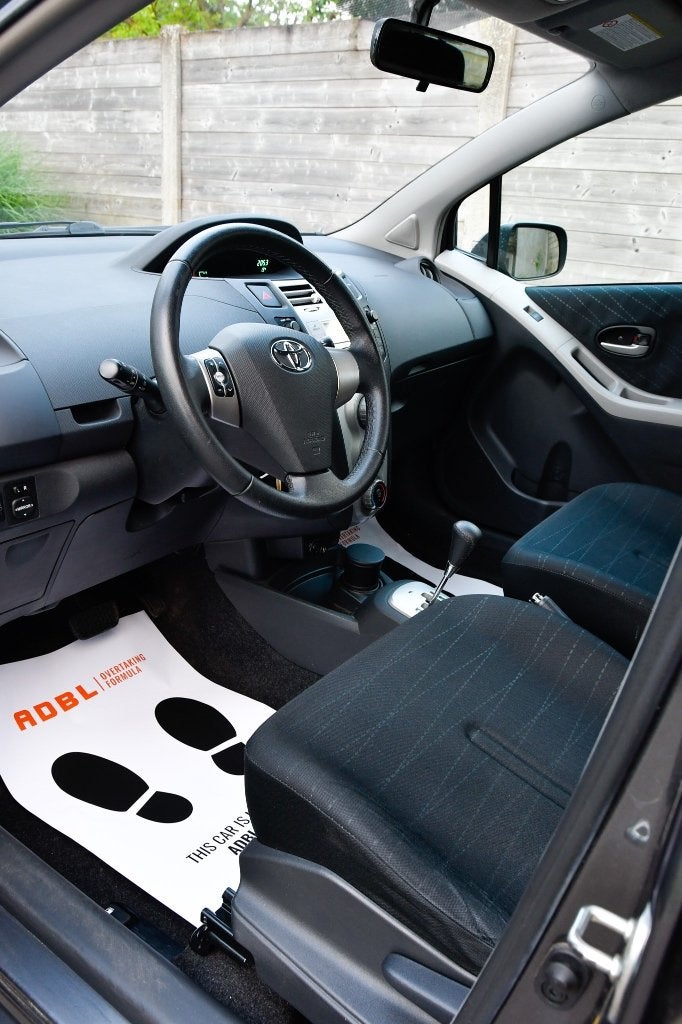 Toyota Yaris 1.33 VVTI *Boite Auto*, Argent ou Gris, Achat, 1298 cm³, Système audio