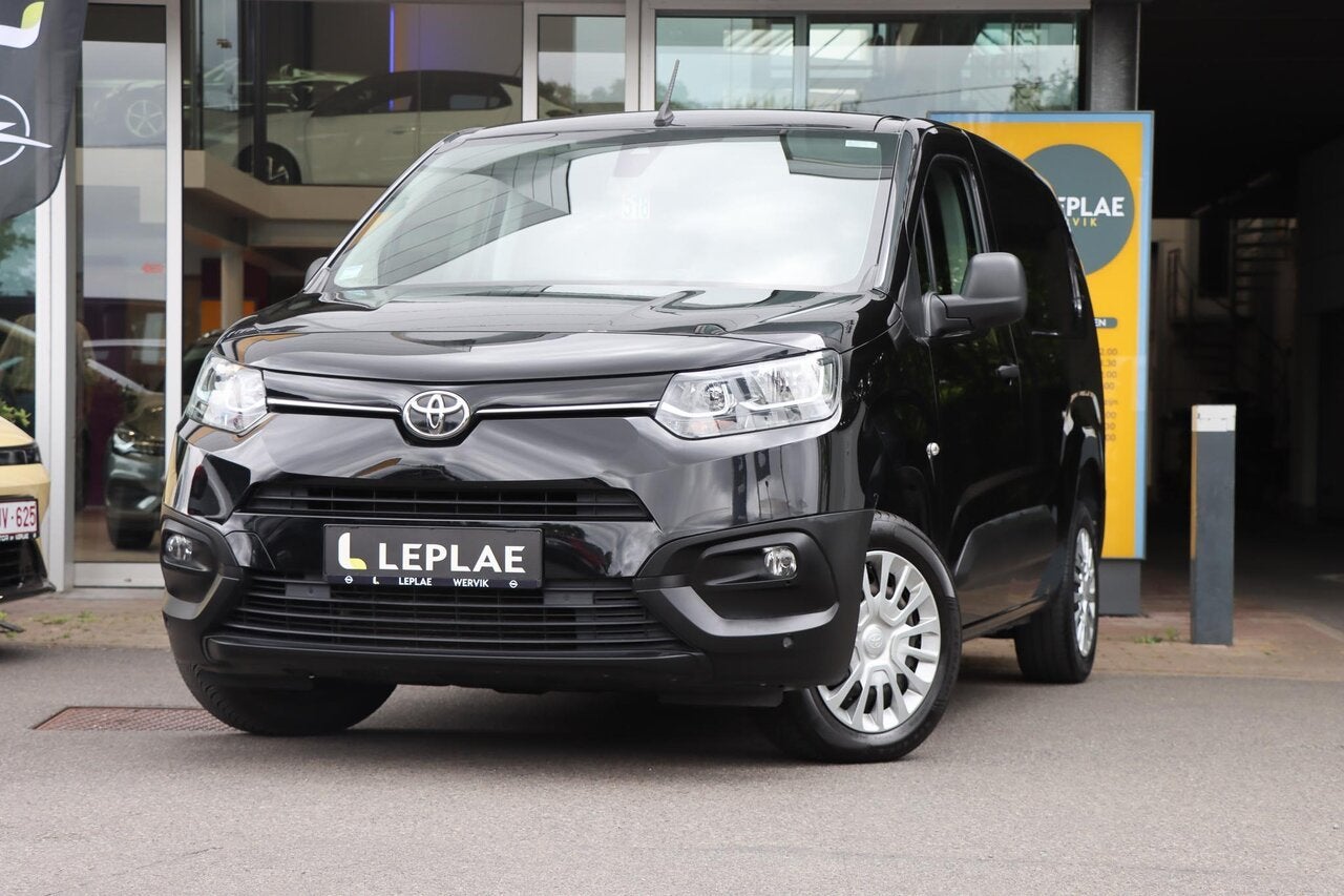 Toyota PROACE CITY VAN L2H1 1.2T MT6 110PK |3PL|CARPLAY|CAM, Auto's, Bestelwagens en Lichte vracht, Parkeersensor, 0 kg, Bedrijf