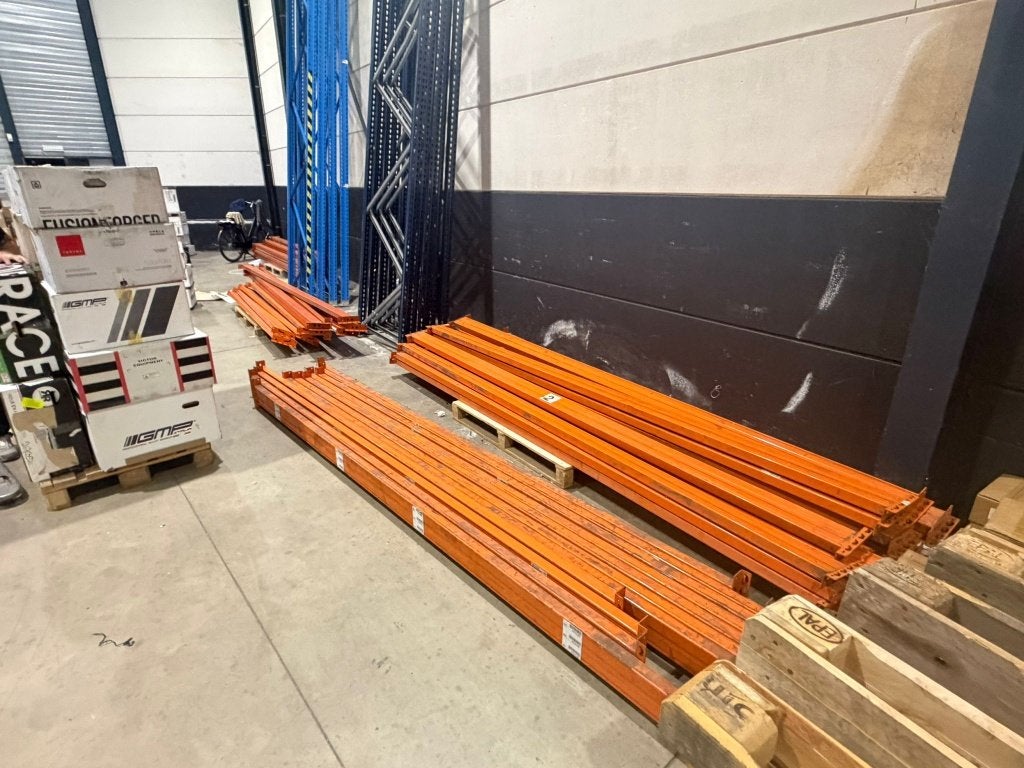 Diverse palletstellingen jukken liggers staanders, Ophalen