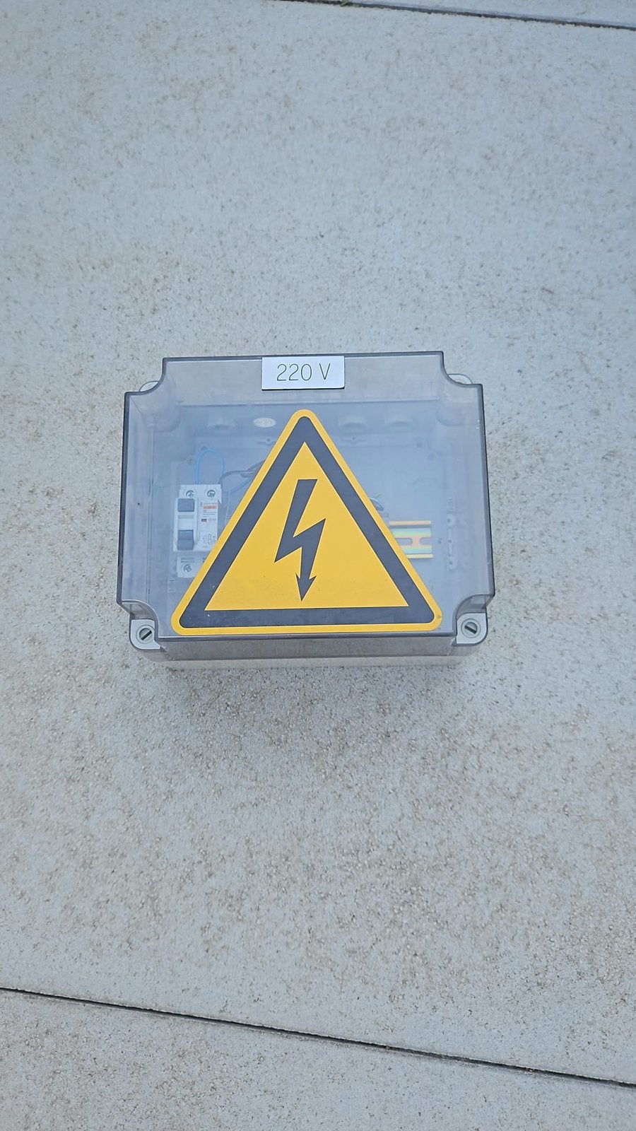 Kleine elektrische verdeelkast, Ophalen, Zo goed als nieuw