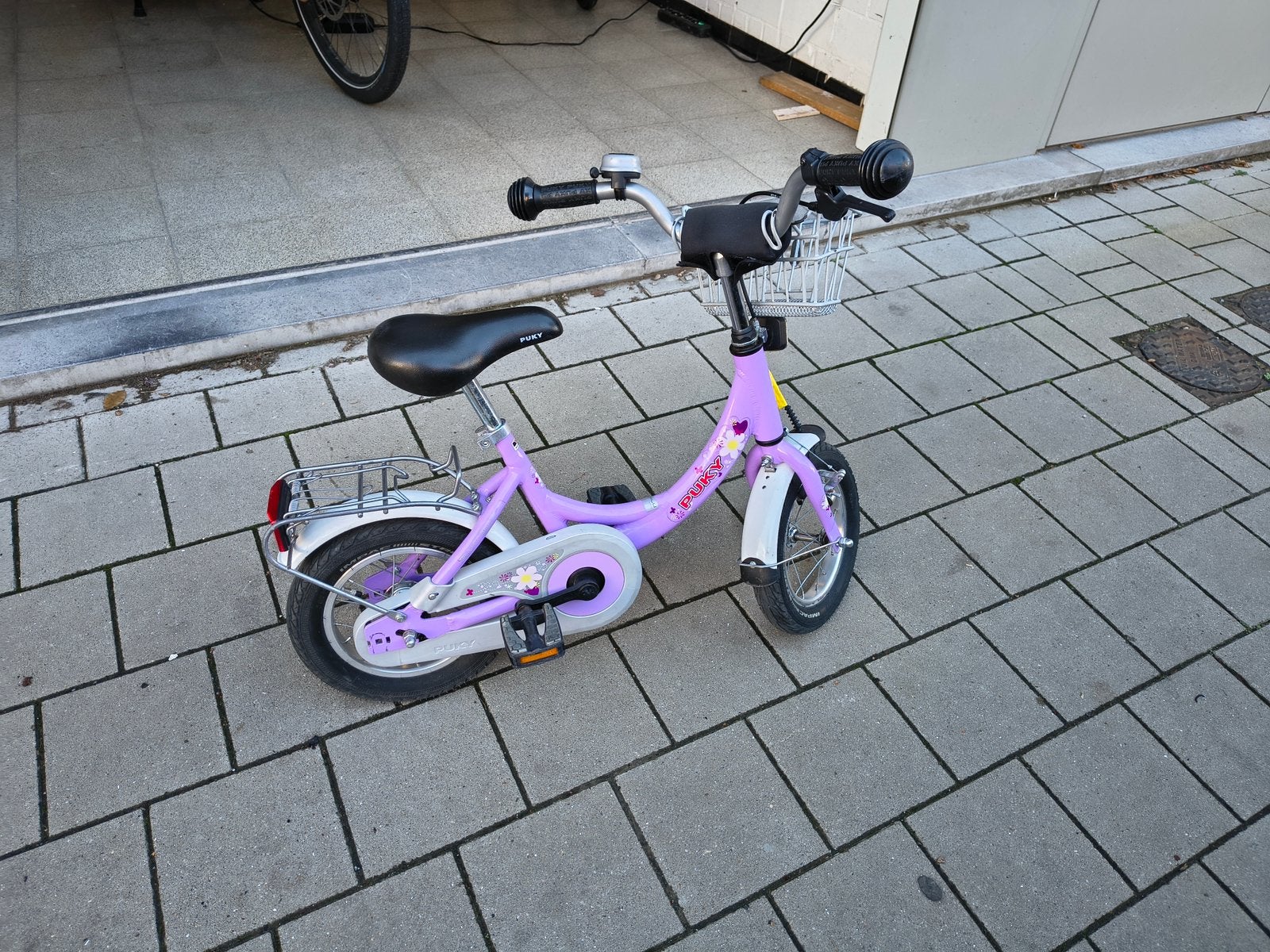 Paarse puky kinderfiets met zijwieltjes, Enlèvement, Utilisé, Stabilisateurs