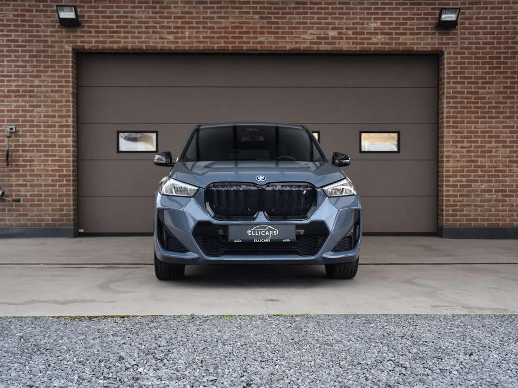 BMW iX1 xDRIVE30 M PACK / SOH 100% / CARPLAY / GPS / LED, Autos, BMW, 0 kg, Argent ou Gris, 306 ch, 0 kg