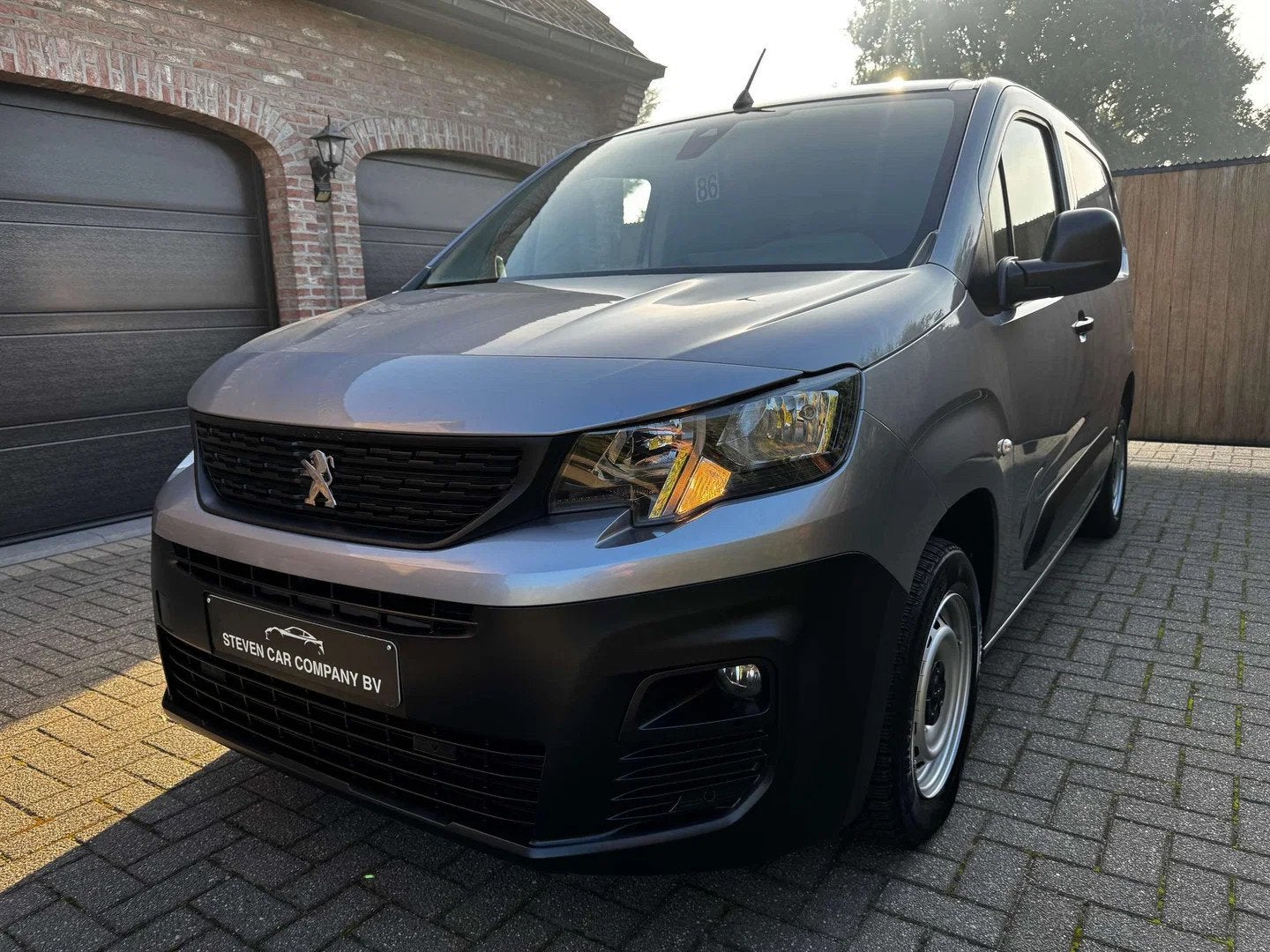 Peugeot Partner | BTW INCL | 3 ZIT | NAVI | CAMERA | CARPLAY, 144 g/km, 4 cilinders, 5 deurs, 56 kW