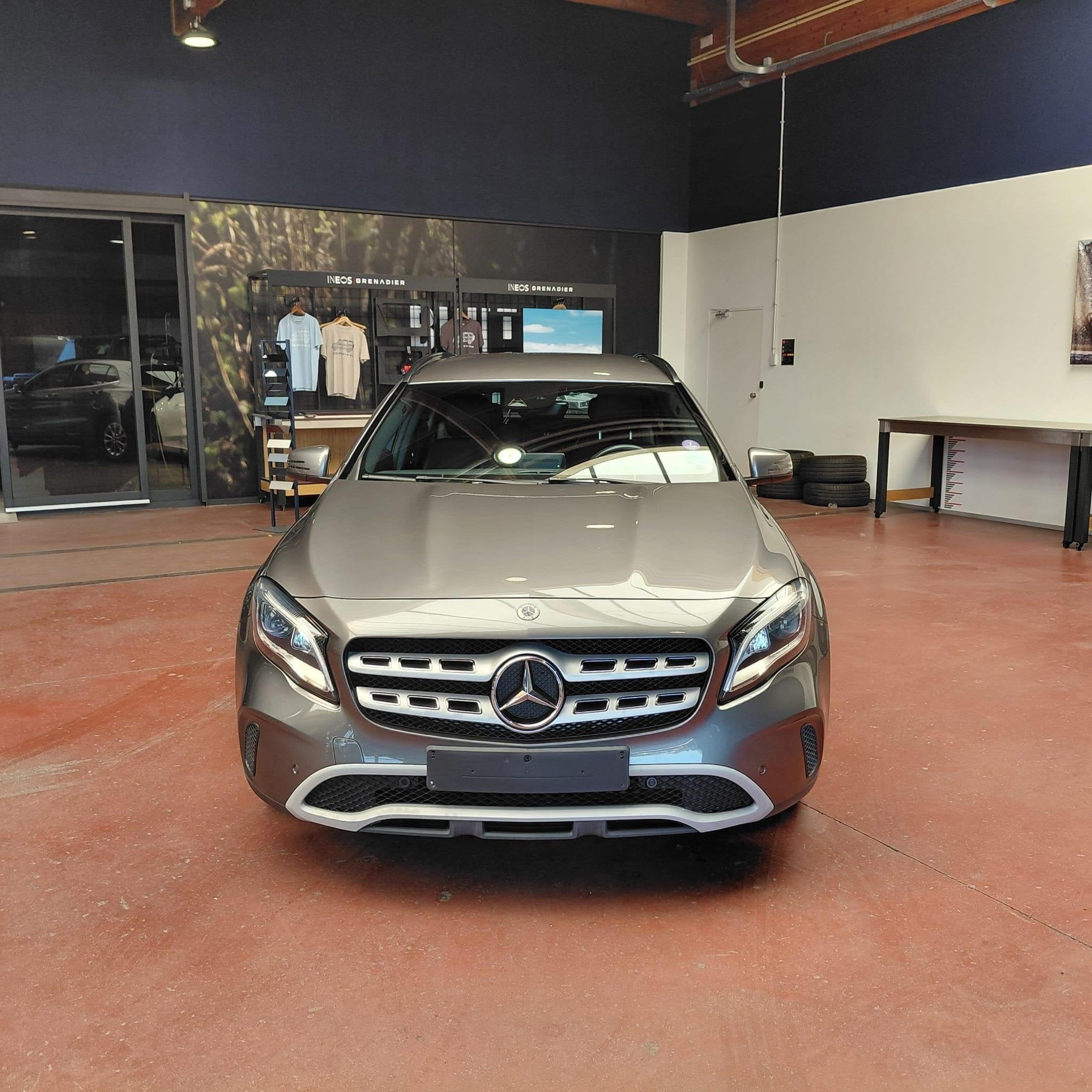 Mercedes-Benz GLA-Klasse 180 Urban Line | Verwarmde Zetels |, Argent ou Gris, Euro 6, Entreprise, 5 portes