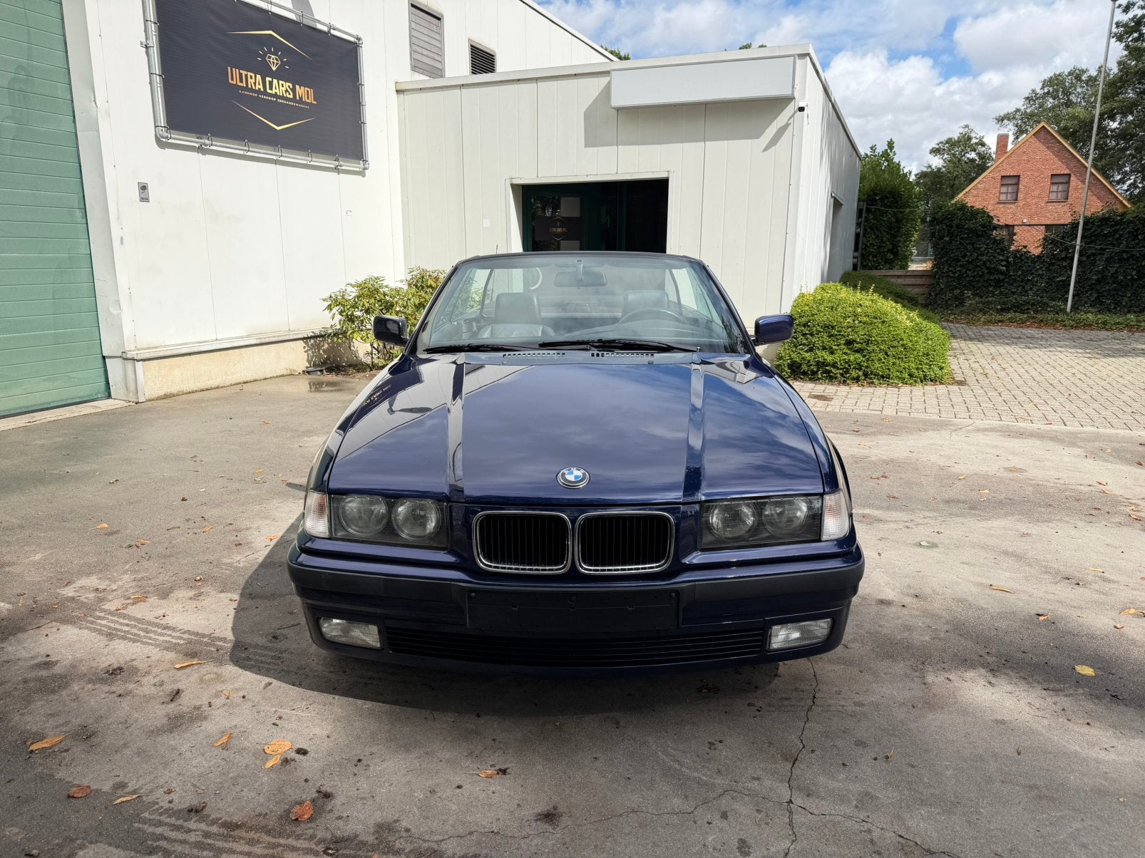 BMW 320i Cabrio E36/Oldtimer/Sportstoelen/Showroomstaat, Dealer onderhouden, Zwart, Cabriolet, Lederen bekleding