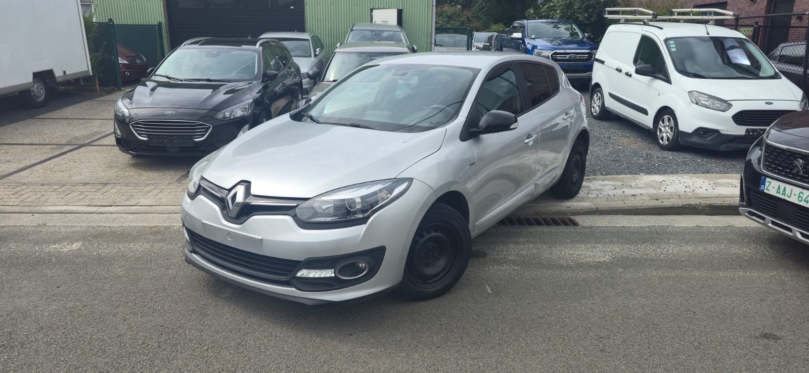 Renault Megane Limited 1.2 benzine 2015 olielek navi Airco, Euro 5, 1198 cc, Bedrijf, 81 kW