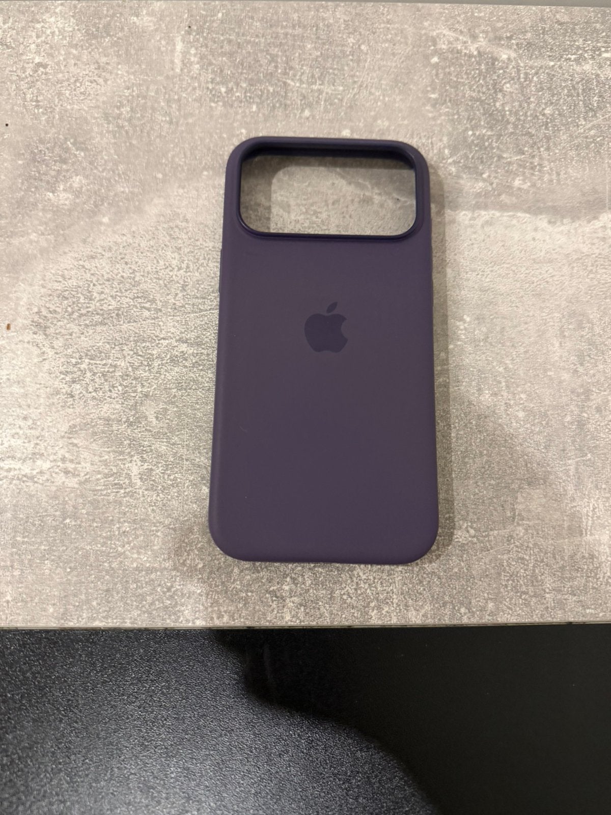 Coque iPhone 17 pro Max authentique, IPhone 17, Violet, Comme neuf, Enlèvement