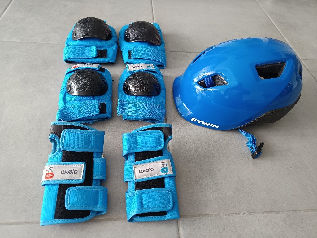 Casque plus kit de protection roller ou vélo, Fietsen en Brommers, Jongen of Meisje, Zo goed als nieuw, BTWIN, Ophalen