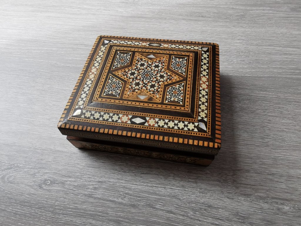 oosterse doos in marqueterie en inlegwerk, Verzenden