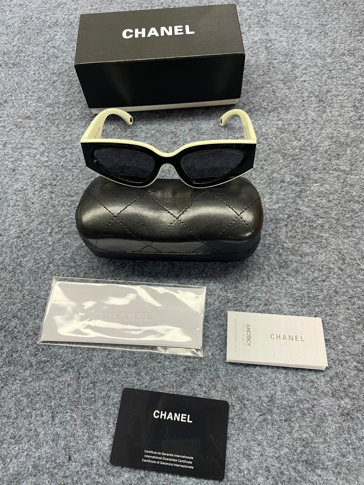 Chanel Zonnebril, Handtassen en Accessoires, Zonnebrillen en Brillen | Dames, Ophalen of Verzenden, Zo goed als nieuw, Wit, Bril