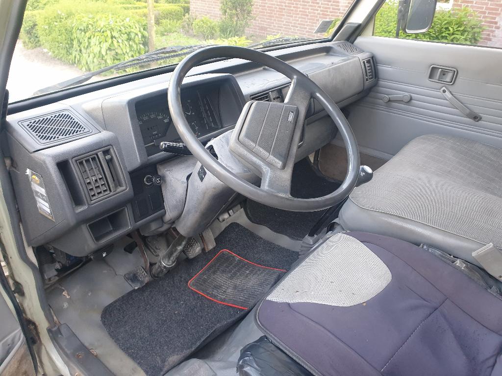 MAZDA E2200 buscamper met verhoogd dak OLDTIMER, foto 10