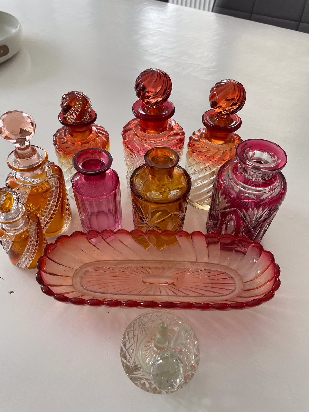 Important lot de toilette ancienne en cristal taillé coloré, Antiquités & Art, Enlèvement