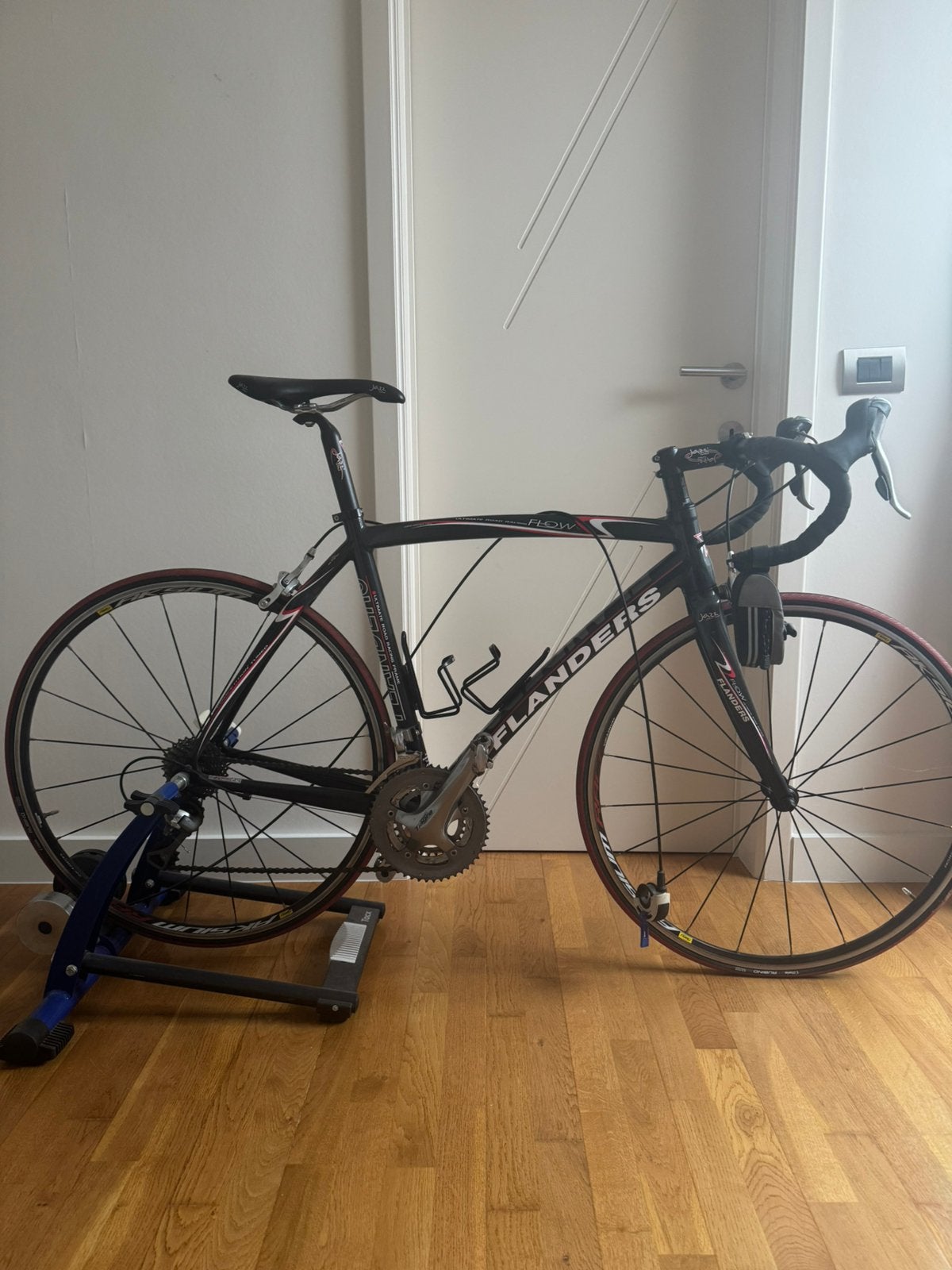 Knappe flanders racefiets inclusief rollen, Ophalen, Zo goed als nieuw