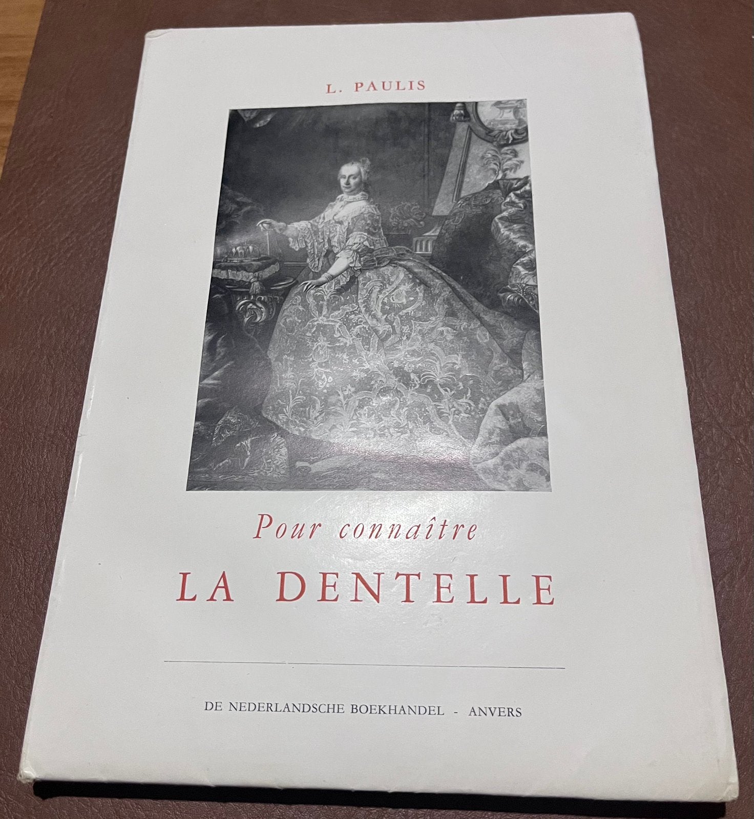Boek - Pour connaître La Dentelle - L. paulis - French Langu, Livres, Enlèvement ou Envoi, Utilisé, Couturiers