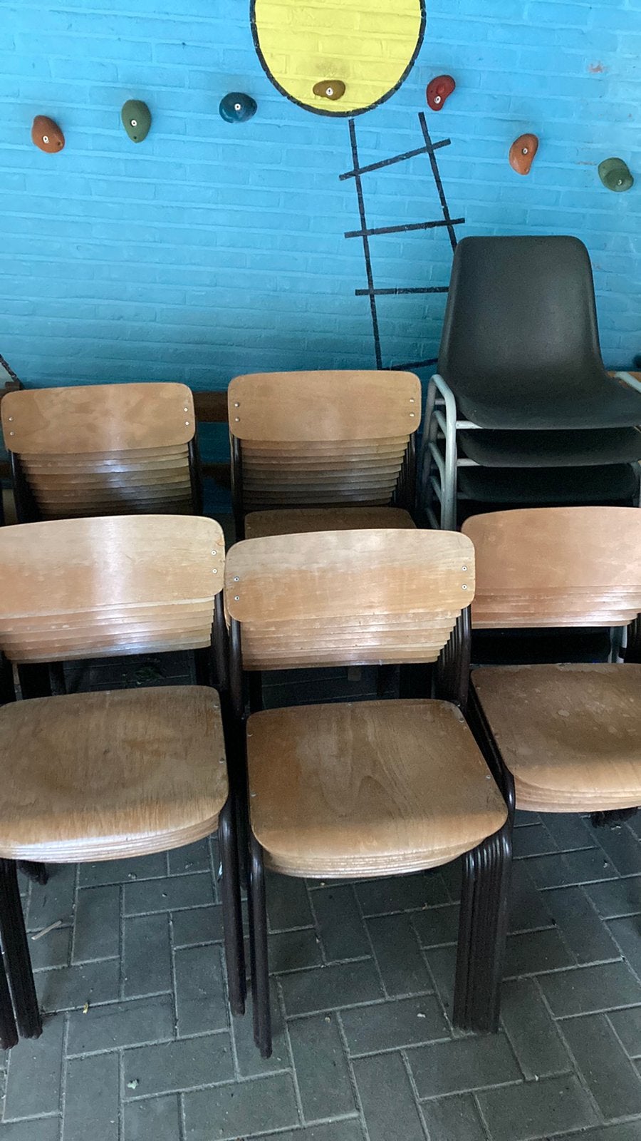 50 houten en 8 plastic stoelen, Huis en Inrichting, Ophalen, Gebruikt