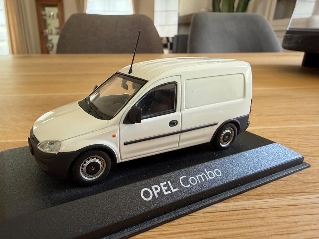 Minichamps Opel Combo (2002) 1:43, Ophalen of Verzenden, Zo goed als nieuw, MiniChamps