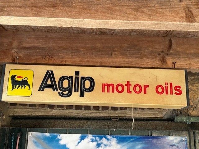 Lichtreclame zuil van Agip motor oils, Verzamelen, Ophalen, Gebruikt, Lichtbak of (neon) lamp