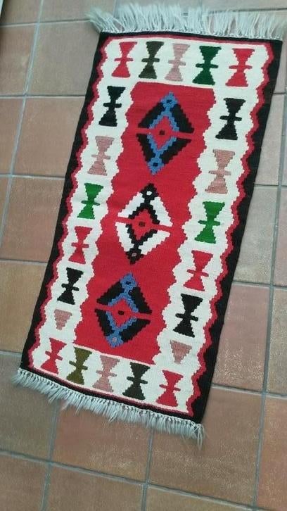 Tafel/ kast tapijt, Enlèvement ou Envoi