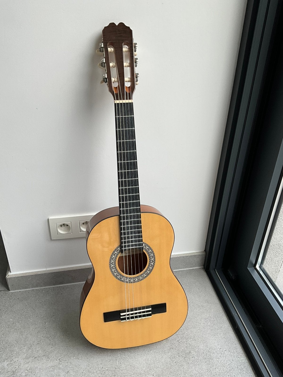 Guitare 1/2 Admira Alba avec cordes neuves et accessoires, Enlèvement, Comme neuf, Guitare classique ou espagnole, Avec valise