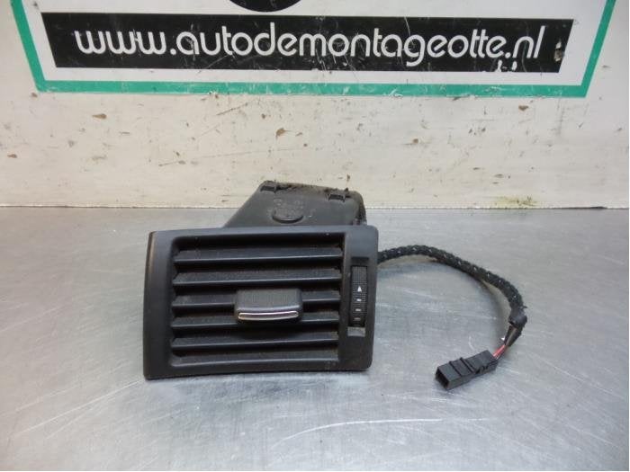 Grille aération tableau de bord d'un Audi A4 (A4 01-), -, Audi, Utilisé, -