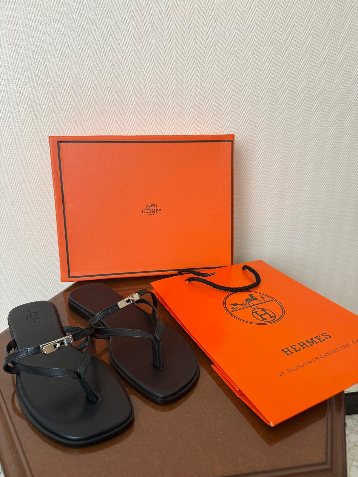 Claquettes Hermes, Kleding | Heren, Mutsen, Sjaals en Handschoenen, Ophalen of Verzenden, Zo goed als nieuw