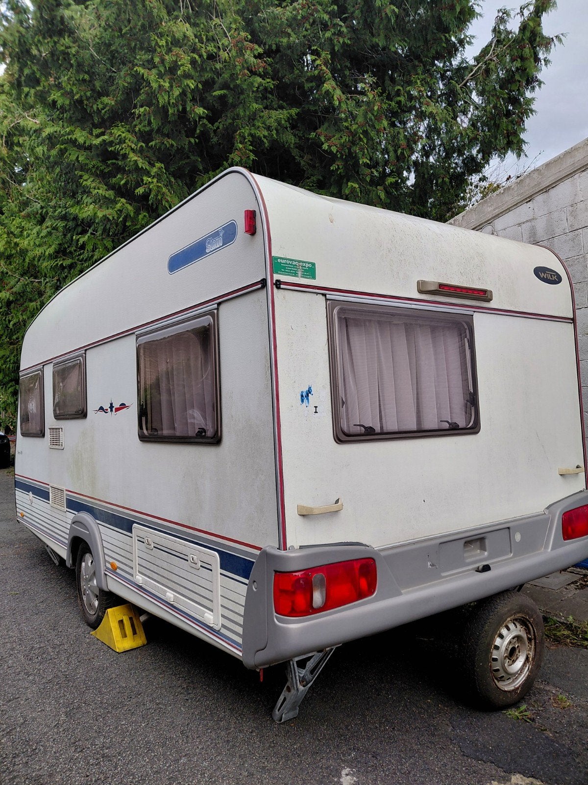 CARAVANE Wilk Stern 450 avec mover et auvent, Jusqu'à 4, 6 à 7 mètres, Particulier, Roue de secours