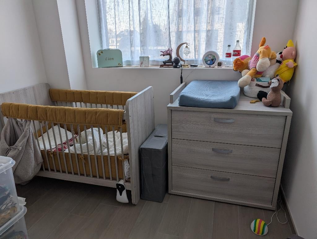 Bed en pampertafel zo goed als nieuw, Ophalen, Zo goed als nieuw, 140 tot 160 cm, Minder dan 70 cm