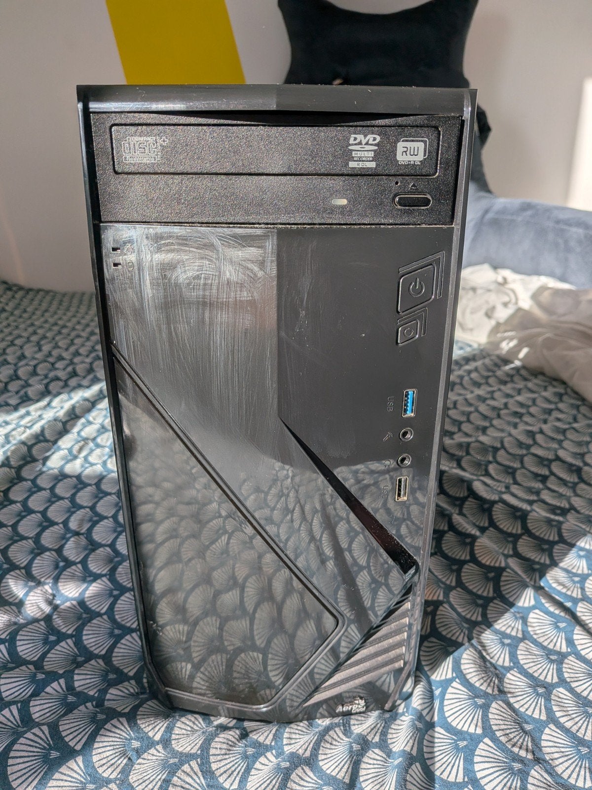 Complete vaste PC-toren (voor onderdelen/te repareren) + Key, Computers en Software, Computerbehuizingen, Ophalen