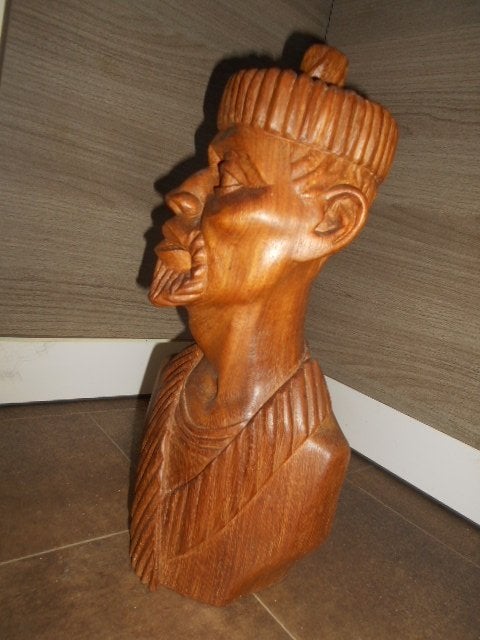 Statue en bois faite main - Homme africain - Dessinée, Antiquités & Art, Statue, Bois, Enlèvement ou Envoi, Fait main