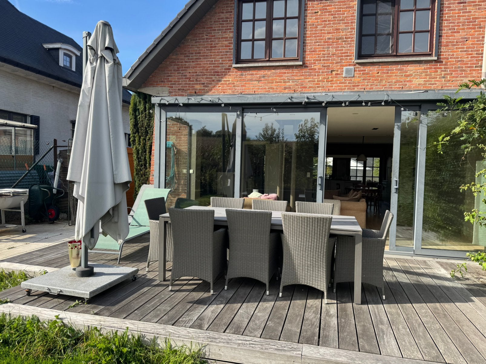 Table + 8 chaises + grand parasol, Enlèvement, Utilisé