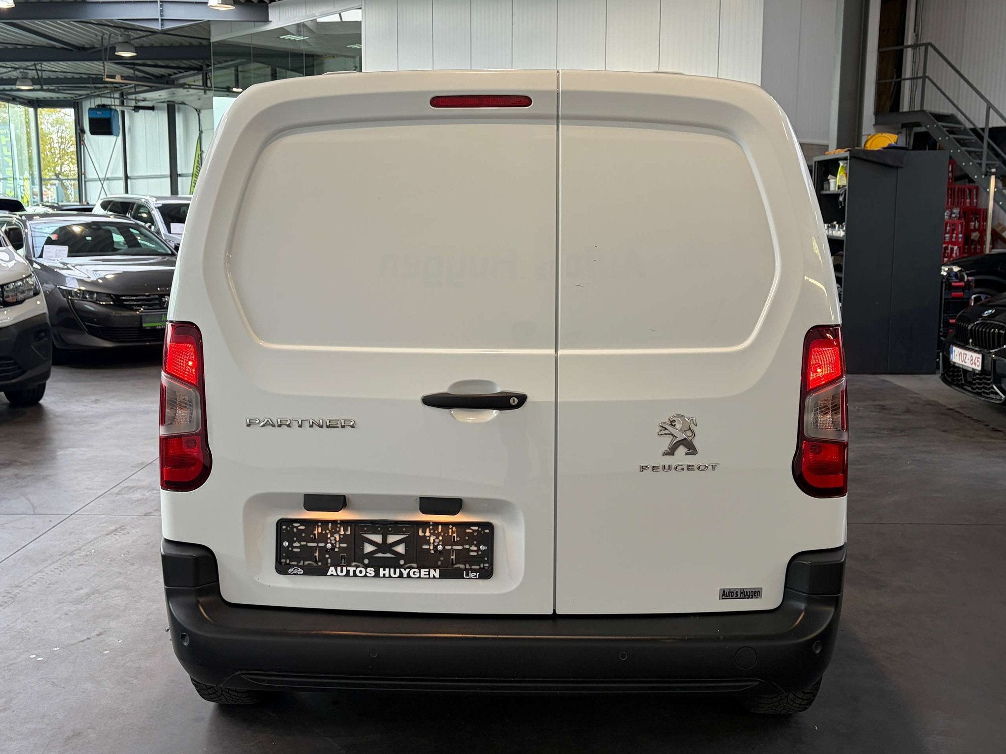 Peugeot Partner 1.2 PureTech L1 Light (bj 2022), Auto's, Stof, Gebruikt, 1199 cc, Wit