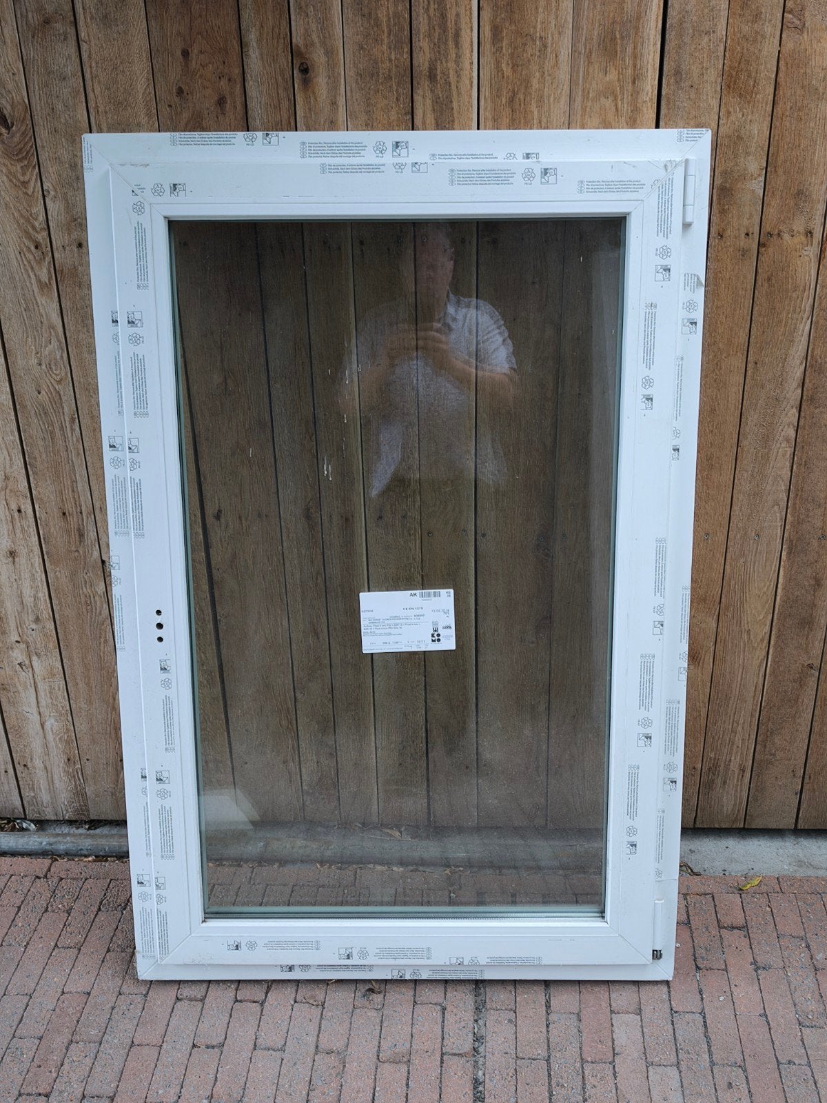 PVC Raam nieuw. Driedubbele beglazing met zonnefilm draaikip, Ophalen