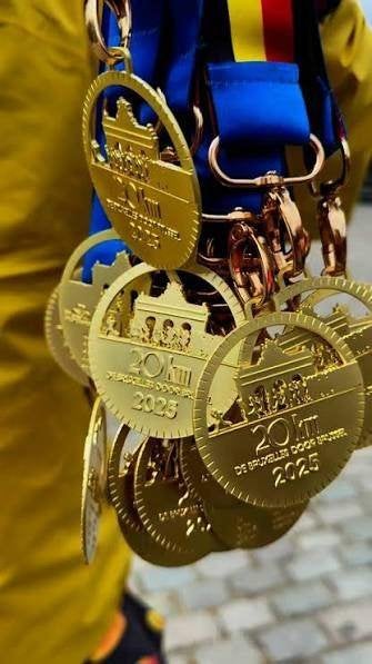 GEZOCHT – Medailles 20 km door Brussel / 20 km de Bruxelles, Ophalen of Verzenden, Zo goed als nieuw