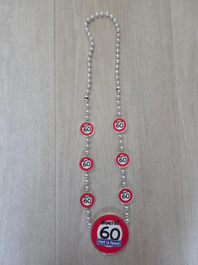 Ketting hoera 60!, Handtassen en Accessoires, Kettingen, Ophalen of Verzenden