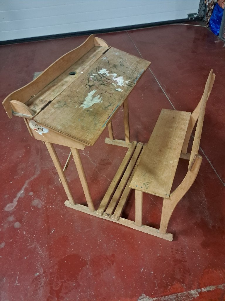banc d'école à l'ancienne, Enlèvement