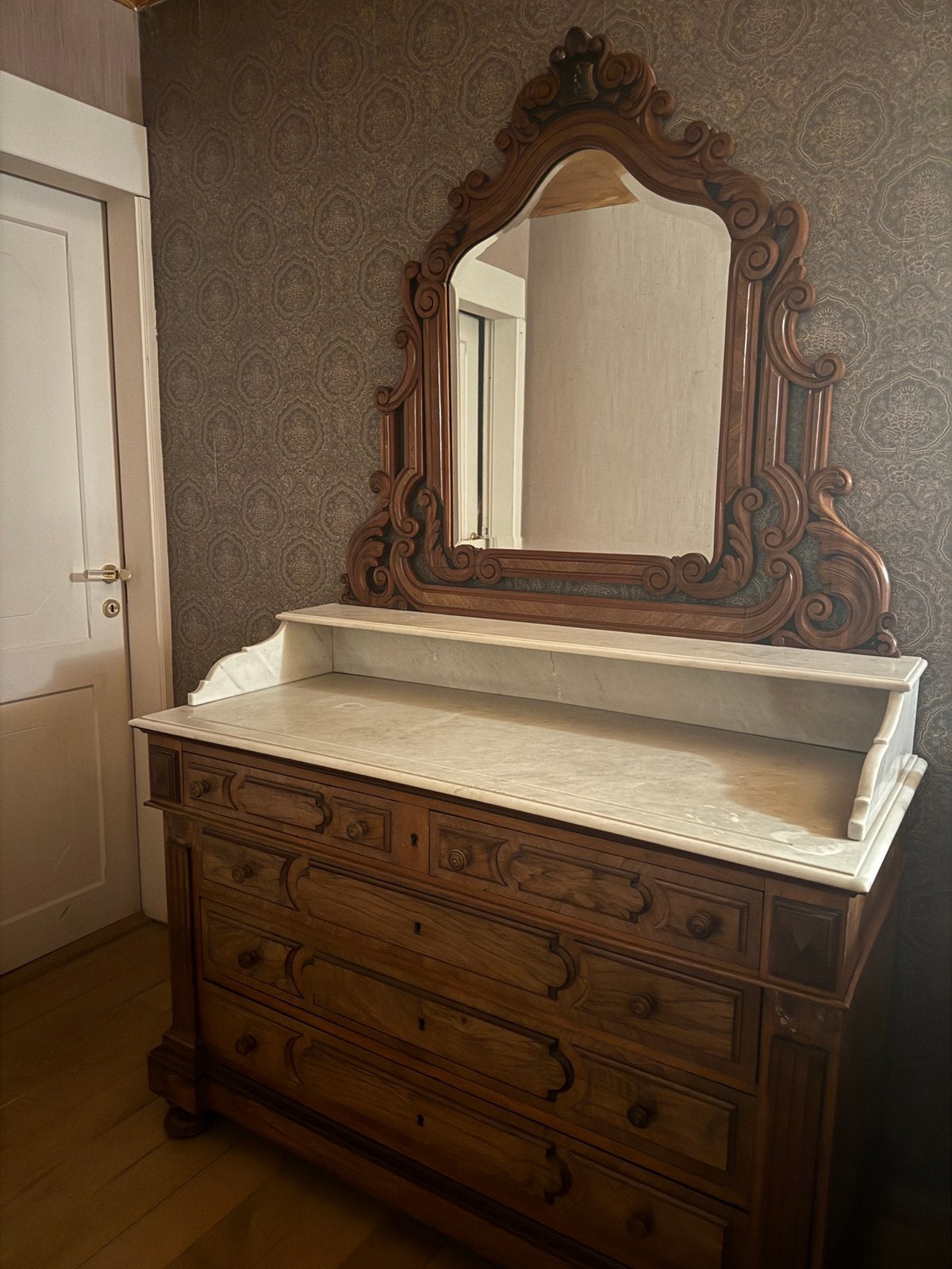 Belle armoire à glace avec tiroirs en bois, Enlèvement