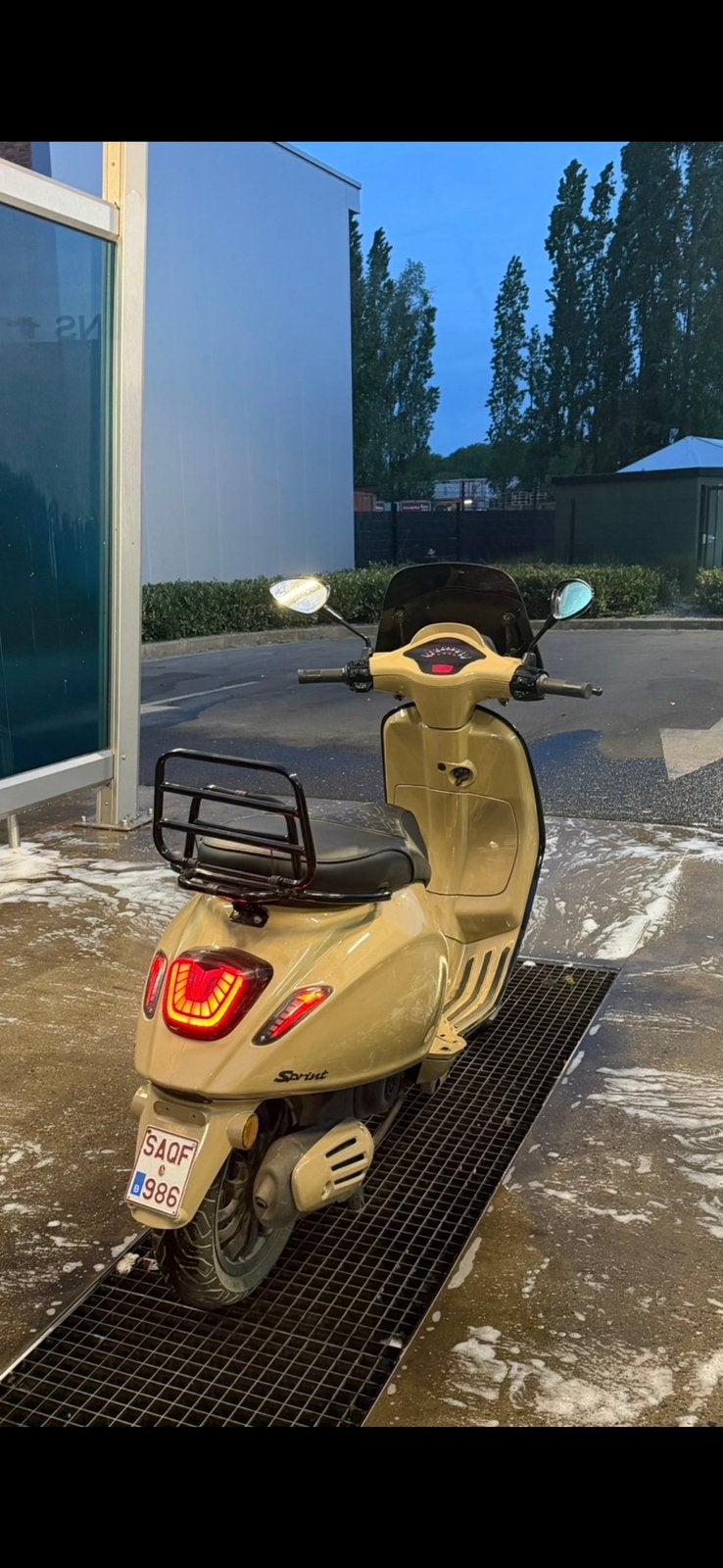 Custom vespa sprint schade vrij, Ophalen, Zo goed als nieuw