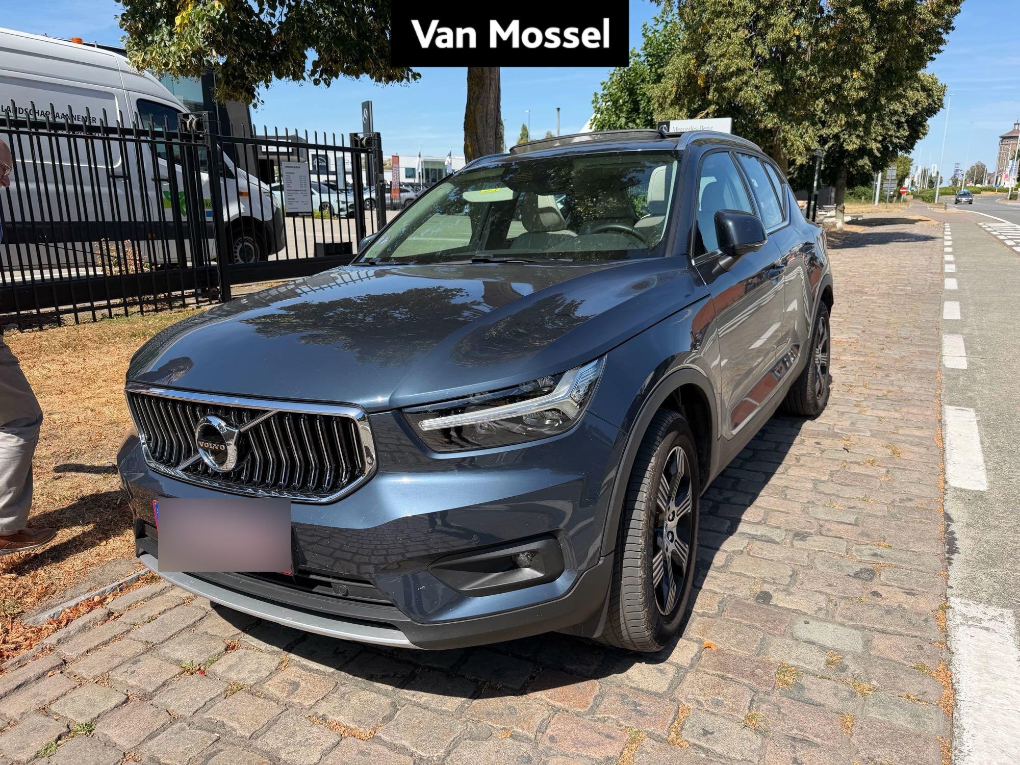 Volvo XC40 T2 Geartronic Momentum Core, Auto's, Stof, Gebruikt, Euro 6, Blauw