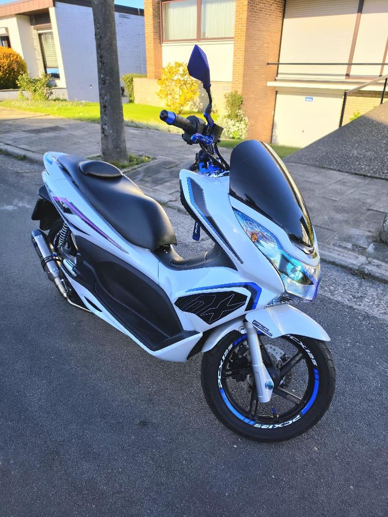 Scooter Honda Pcx 125 Unique Permis B 5500 Km A Voir, Motos, Motos | Honda, Particulier, Scooter, jusqu'à 11 kW, 1 cylindre, Éclairage LED