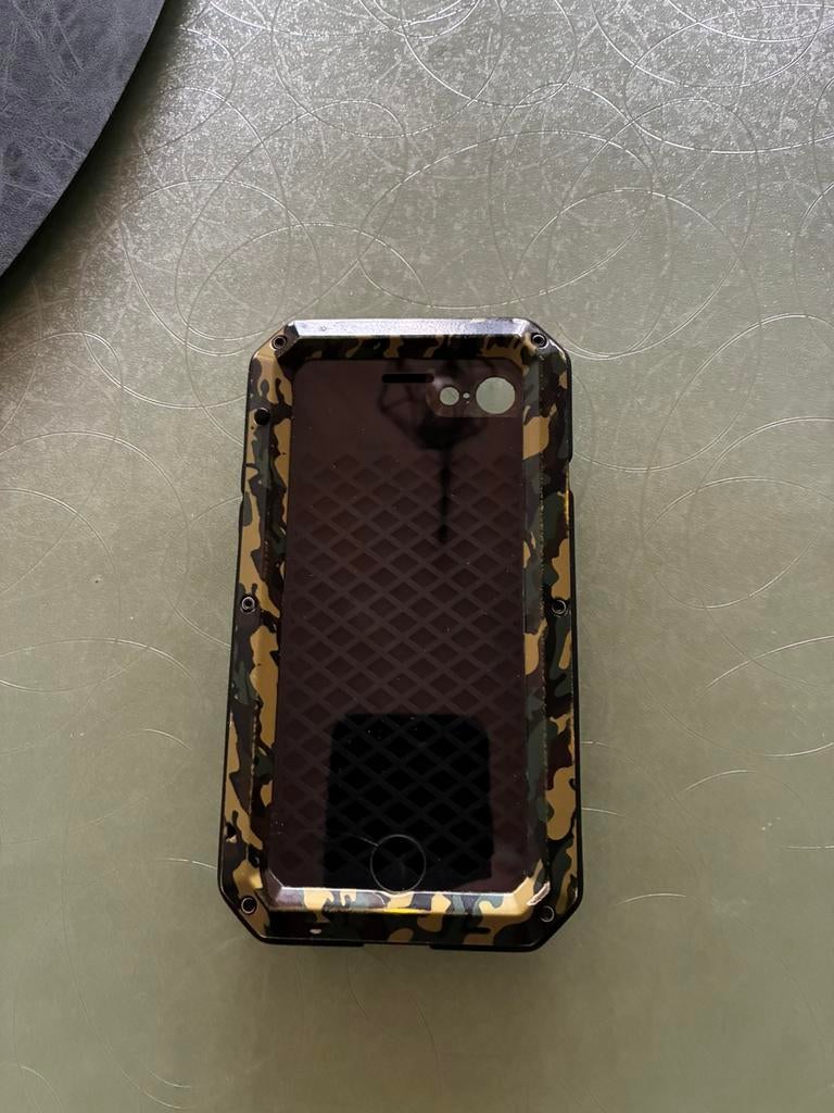 Iphone hoesje voor SE 2020 of 2022 in camouflageprint., Ophalen, Hoesje of Tasje, Rondom bescherming, Metaal