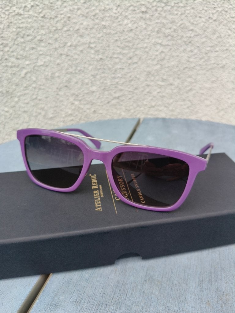 lunettes de soleil violettes authentiques Calvin Klein Jeans, Neuf, Autres marques, Enlèvement ou Envoi, Lunettes de soleil